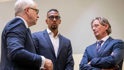 Ein Berliner Gericht prüft eine Klage gegen Ex-Fußball-Nationalspieler Jérôme Boateng wegen Äußerungen über eine Ex-Partnerin. (Archivbild)  (Foto: Peter Kneffel/dpa)