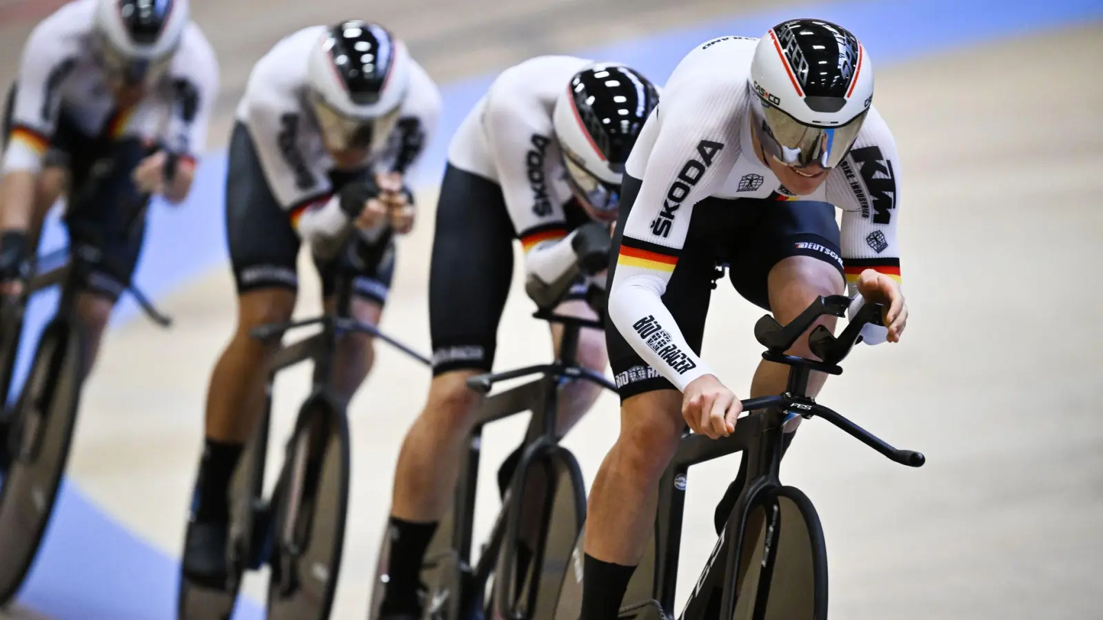 Benjamin Boos und Tobias Buck-Gramcko (r-l) waren in den Unfall verwickelt. (Foto: Gian Ehrenzeller/KEYSTONE/dpa)