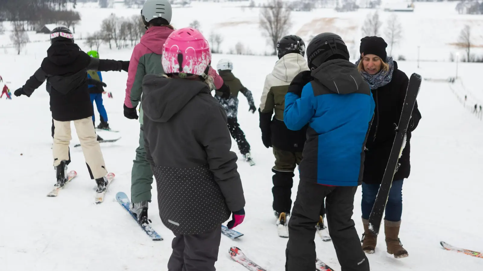 Der Schnee ermöglichte vielen Kindern eine schöne Zeit auf der Skipiste von Birkach. (Foto: Evi Lemberger)