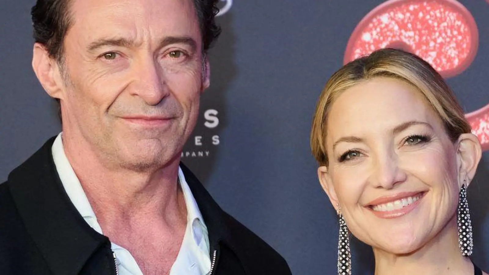 Kate Hudson und Hugh Jackman bei der Europapremiere des Films „Song Sung Blue“. (Foto: Annette Riedl/dpa)