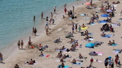 Im vergangenen Winter zog es wieder viele deutsche Urlauberinnen und Urlauber nach Spanien. (Symbolbild) (Foto: Clara Margais/dpa)