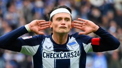 Kapitän Fabian Reese sorgt per Elfmeter für die Vorentscheidung.  (Foto: Robert Michael/dpa)