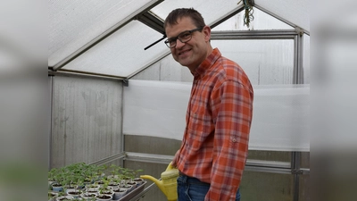 Freut sich auf die neue Gartensaison: Markus Karl, Vorsitzender des Obst- und Gartenbauvereins Hennenbach. (Foto: Florian Schwab)