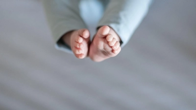 Ein privates Vaterschaftsgutachten kann unter bestimmten Voraussetzungen auch in einem Gerichtsverfahren verwendet werden. Maßgeblich ist, dass es nicht heimlich oder ohne Zustimmung der daran Beteiligten eingeholt wurde. (Foto: Fabian Strauch/dpa/dpa-tmn)