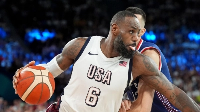 LeBron James und die US-Basketballer spielen um Gold. (Foto: Marcus Brandt/dpa)