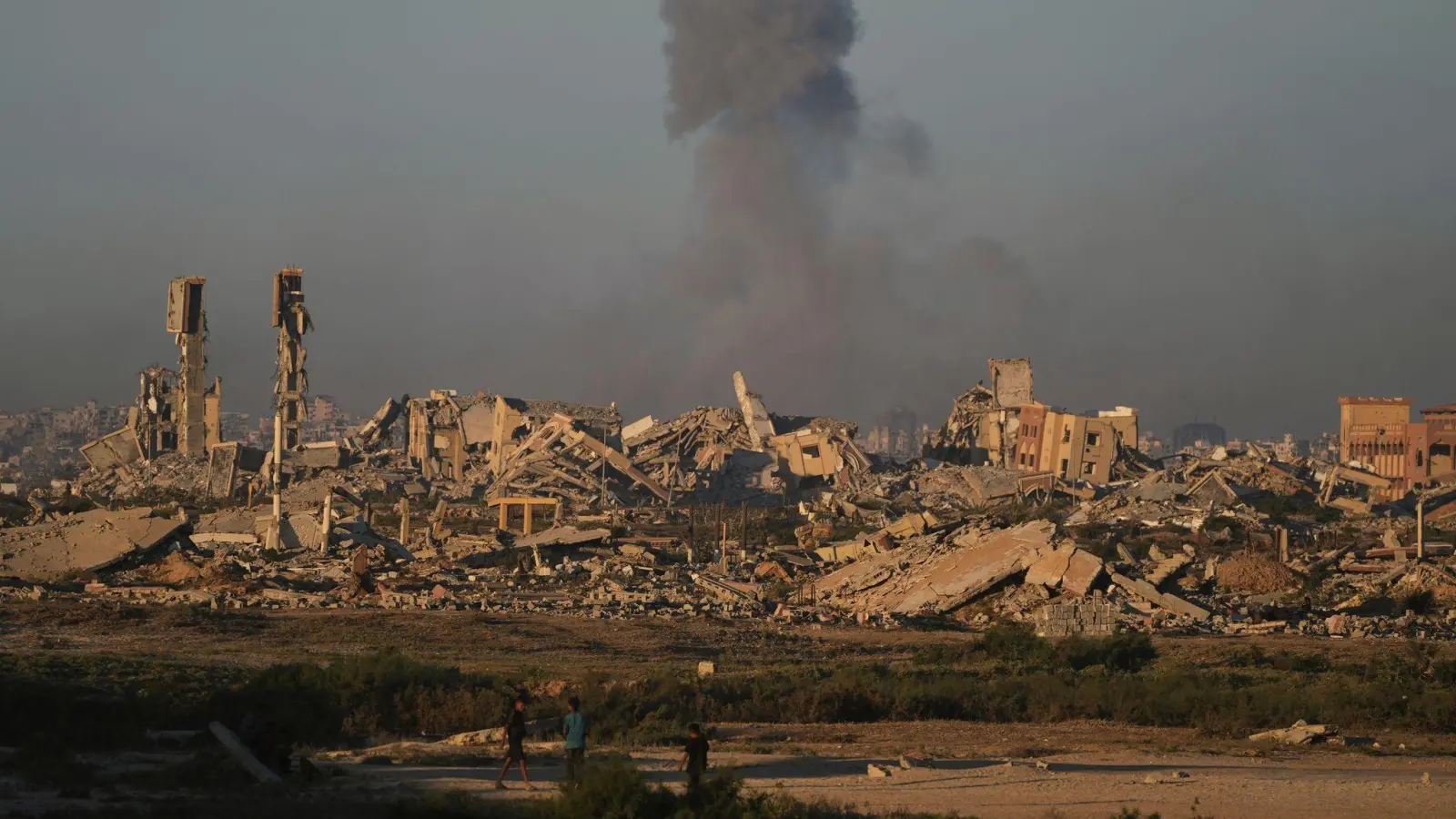 Der Krieg im Gazastreifen dauert bereits seit fast zwei Jahren an. (Archivbild) (Foto: Abdel Kareem Hana/AP/dpa)