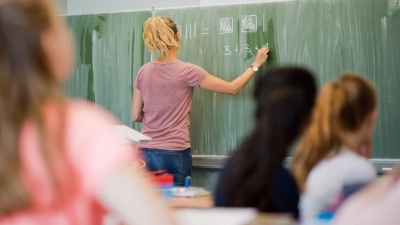 Das Bildungssystem Bayerns schneidet einer Studie zufolge als zweitbestes in Deutschland ab. (Symbolbild) (Foto: Julian Stratenschulte/dpa)