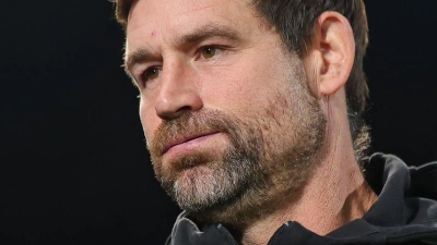 Für Trainer Thomas Kleine steht eine wichtige Partie mit den Fürthern an. (Archivbild) (Foto: Daniel Karmann/dpa)