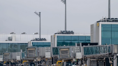 Der Flugverkehr am Flughafen München läuft wieder normal. (Archivbild) (Foto: Peter Kneffel/dpa)