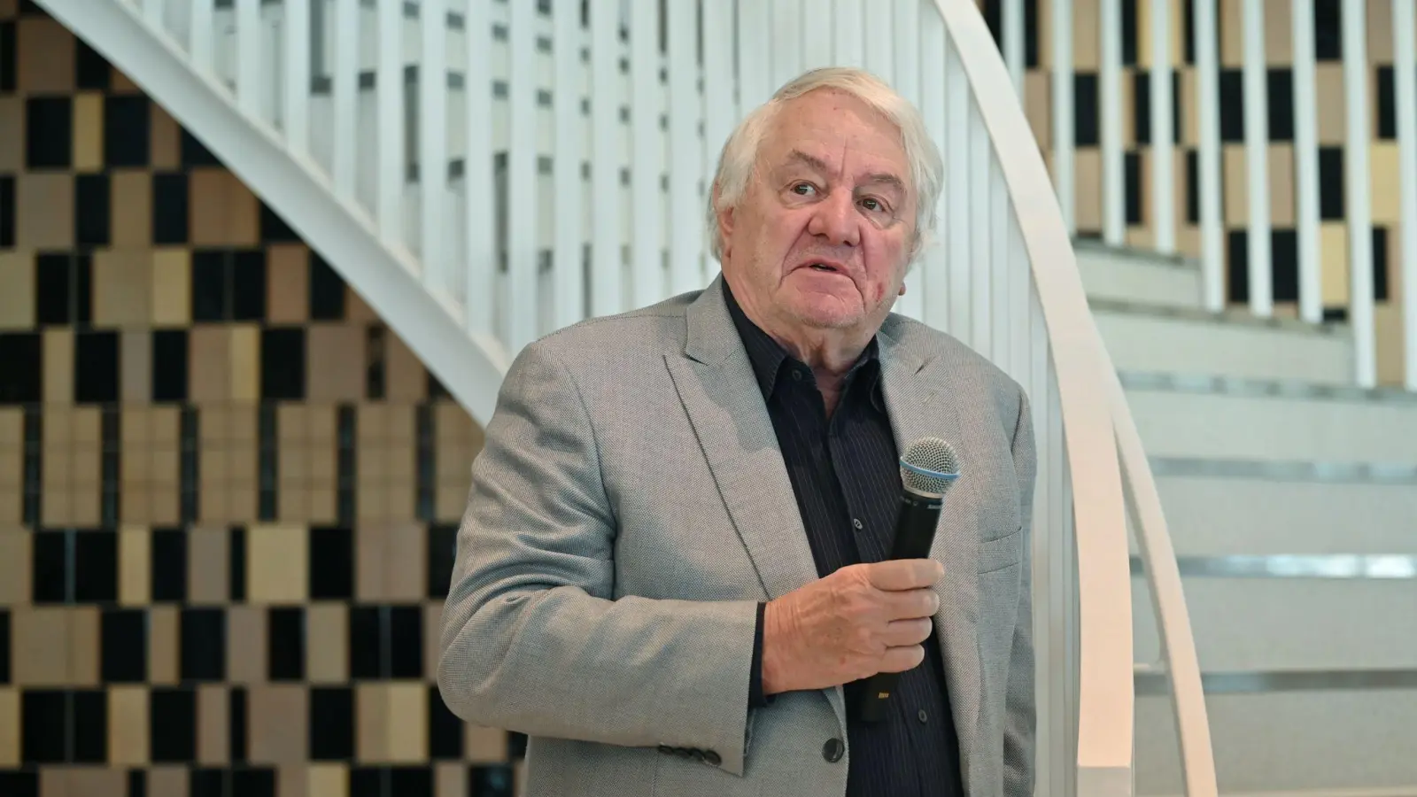 Hasso Plattner, Mitbegründer des IT-Unternehmens SAP und Mäzen, hat eine Leidenschaft für Kunst. In seinem neuen Museum werden auch Werke aus seiner privaten Sammlung ausgestellt. (Foto: Patrick Pleul/dpa)