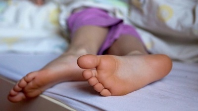 Zehn Prozent der Kinder im Alter von sieben Jahren machen nachts ins Bett, tagsüber sind ungefähr zwei bis drei Prozent betroffen. (Foto: Silvia Marks/dpa-tmn)