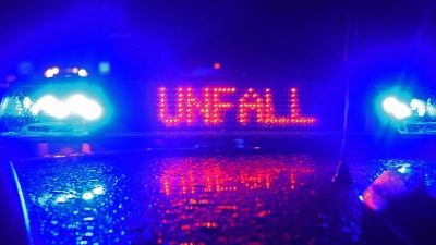 Nach einem Lkw-Unfall bei Erlangen war die A3 stundenlang gesperrt. (Symbolbild) (Foto: Stefan Puchner/dpa)