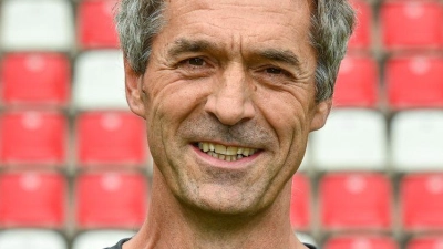 Der Teamarzt des Fußball-Drittligisten bekommt einen FIFA-Preis.  (Foto: Armin Weigel/dpa)