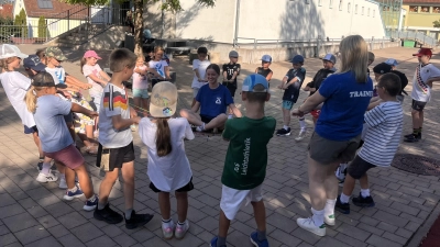 Da durfte niemand loslassen: Bei der Ferienbetreuung in Feuchtwangen standen verschiedene Aktivitäten auf dem Programm. (Foto: "Xund ins Leben")