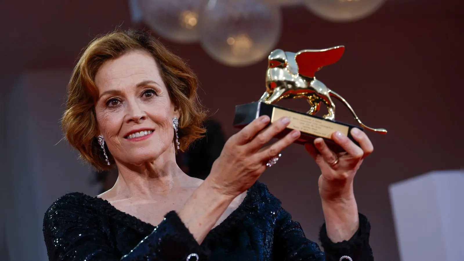 Sigourney Weaver hat viele Preise gewonnen. (Archivbild) (Foto: Joel C Ryan/Invision/AP/dpa)