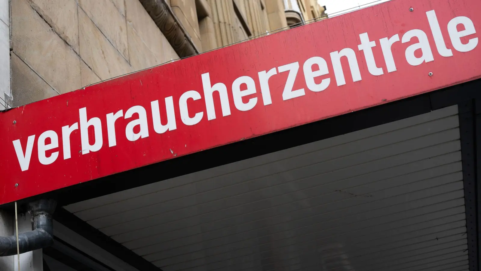 Die Verbraucherzentralen sehen bei einzelnen Algenprodukten die Gefahr einer überhöhten Jodaufnahme (Symbolbild).  (Foto: Boris Roessler/dpa)