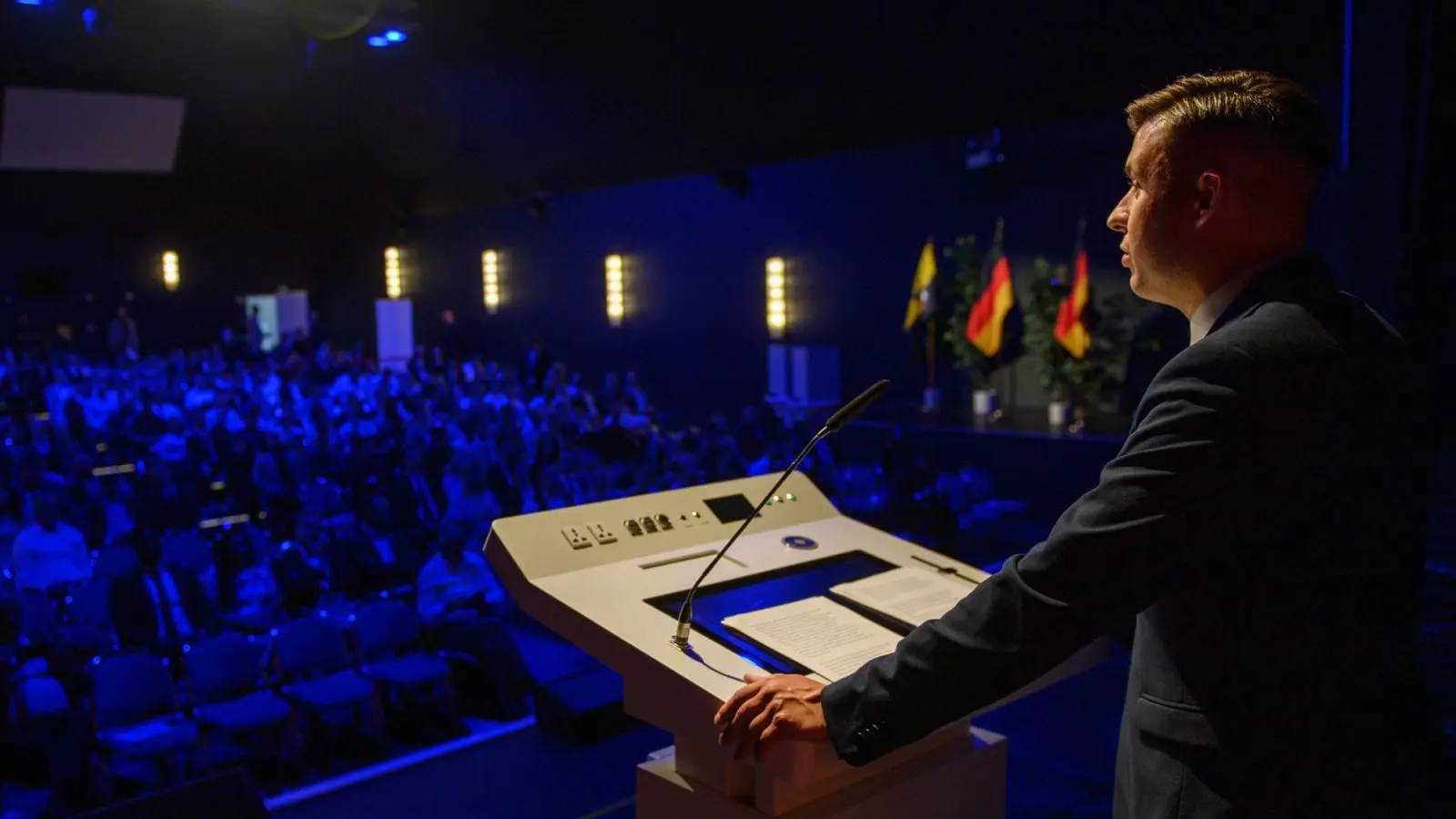 GD-Chef Jean-Pascal Hohm, der auch im AfD-Bundesvorstand sitzt, ruft die AfD-Jugend dazu auf, sich in „Notwehrsituationen“ gegen politische Gegner zu verteidigen.  (Foto: Klaus-Dietmar Gabbert/dpa)