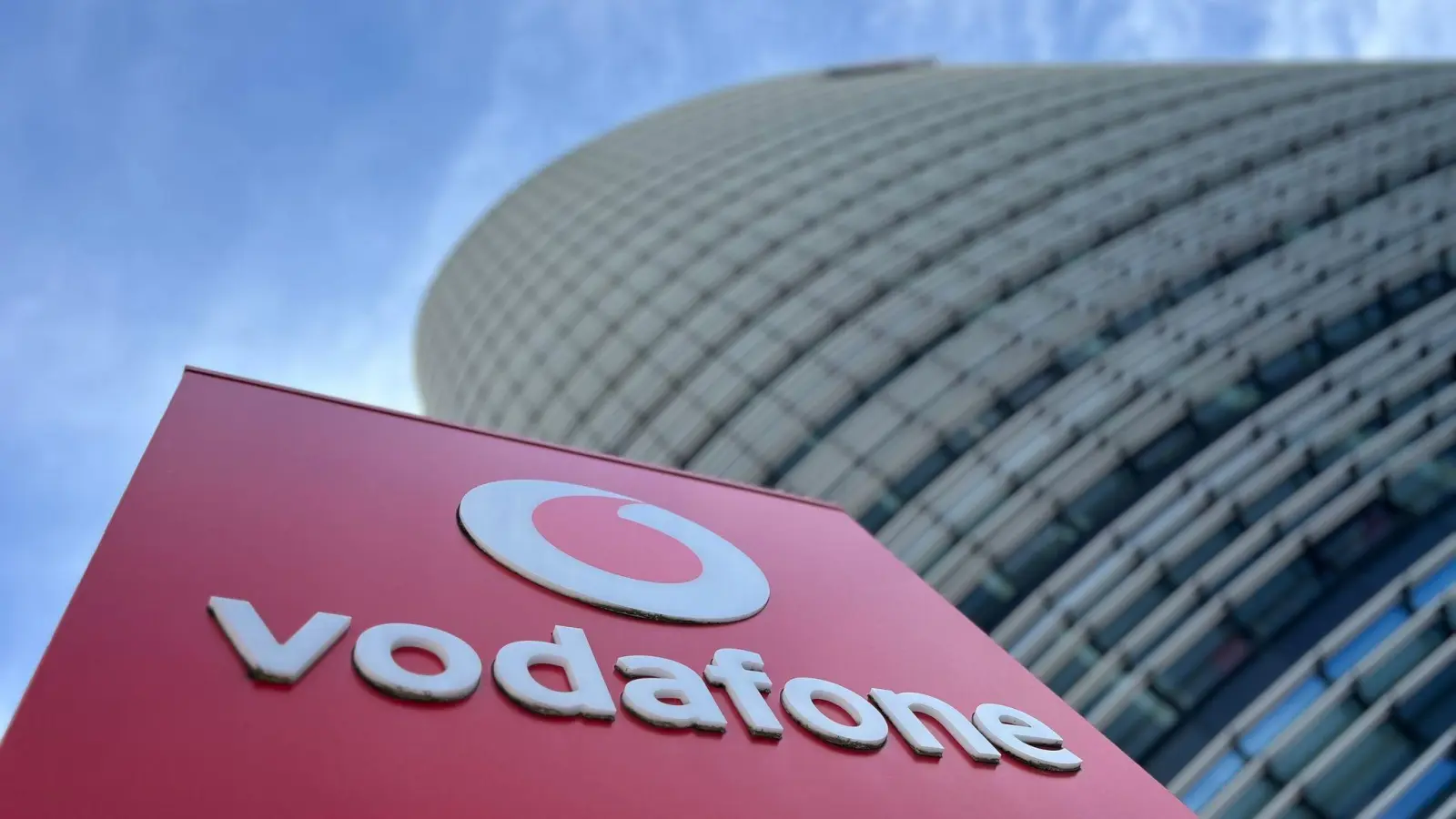 Eitel Sonnenschein herrscht nicht bei Vodafone, aber die stürmischen Zeiten der vergangenen Jahre sind wohl vorüber. (Archivbild) (Foto: Wolf von Dewitz/dpa)