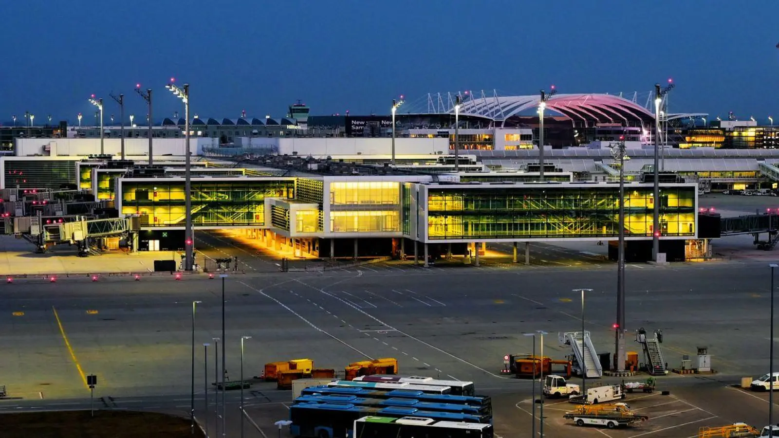 Zeitweise durfte am Sonntag kein Flugzeug am Münchner Flughafen abheben. (Archivbild) (Foto: Malin Wunderlich/dpa)