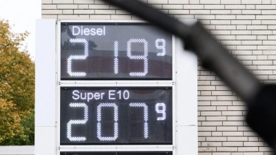 Derzeit greift für die Spritpreise ein Tankrabatt. (Archivbild) (Foto: Sina Schuldt/dpa)