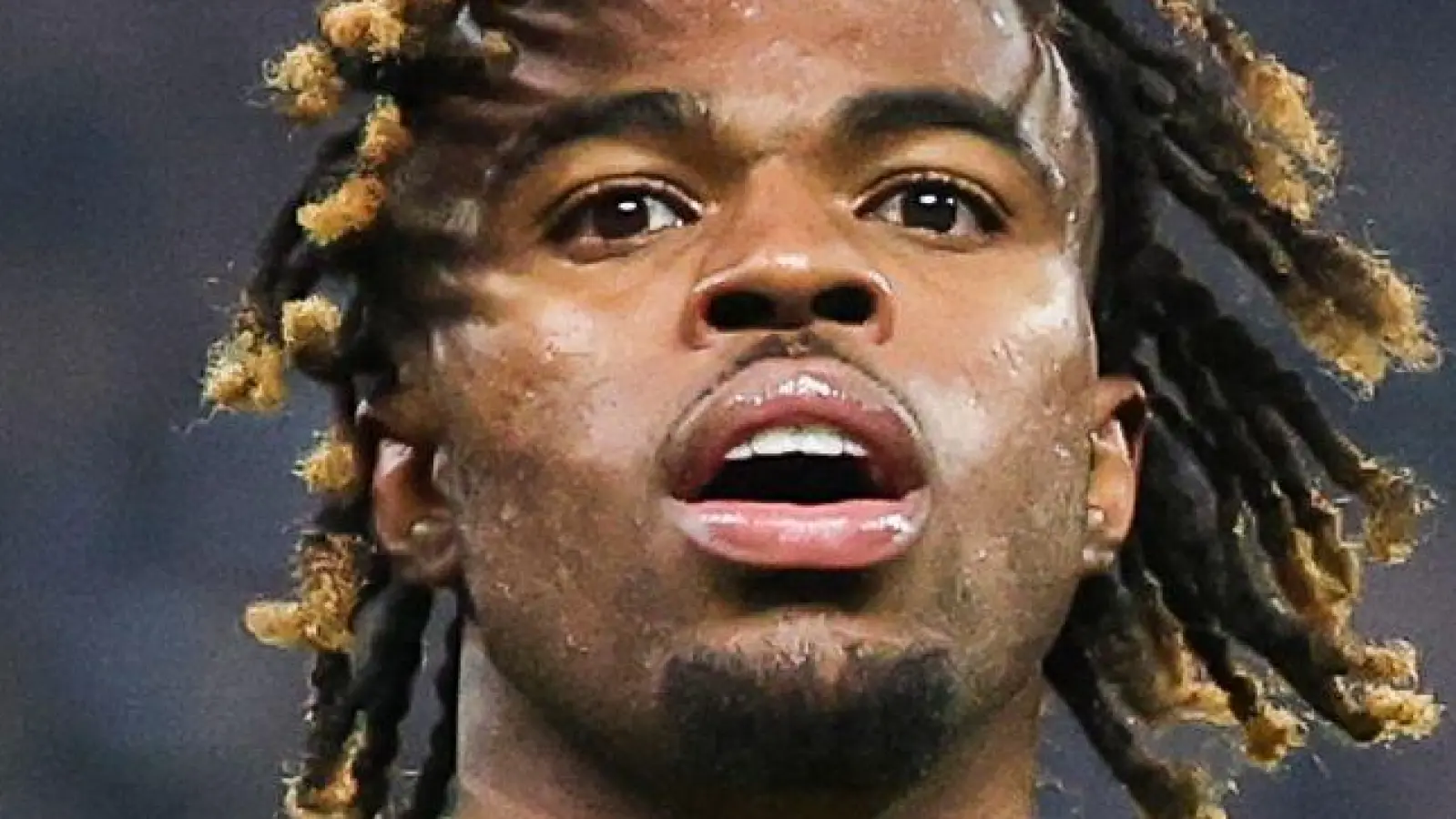 Tut sich mit der deutschen Sprache schwer: Carney Chukwuemeka. (Archivbild) (Foto: Christian Charisius/dpa)