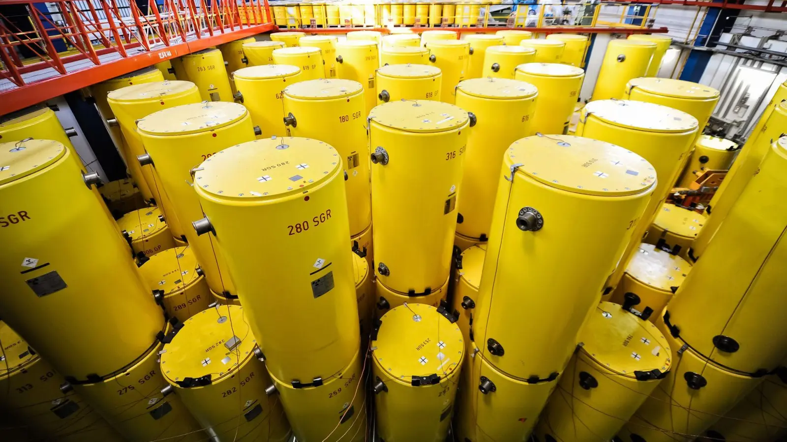 Der deutsche Atommüll wird derzeit nur zwischengelagert. Die Endlagersuche soll diesen Zustand beenden. (Archivbild) (Foto: Andreas Endermann/dpa)