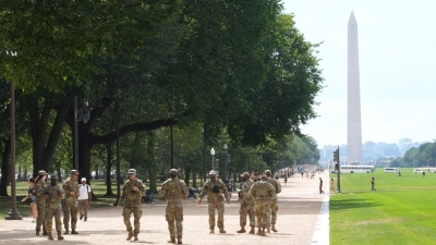 Die US-Regierung hat Washington unter Bundeskontrolle gestellt - die Nationalgarde patrouilliert durch die Hauptstadt.  (Foto: Jacquelyn Martin/AP/dpa)