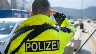 Die Zahl der Asylerstanträge ist zurückgegangen - das Bundesinnenministerium führt das auch auf Grenzkontrollen zurück. (Symbolbild)  (Foto: Harald Tittel/dpa)