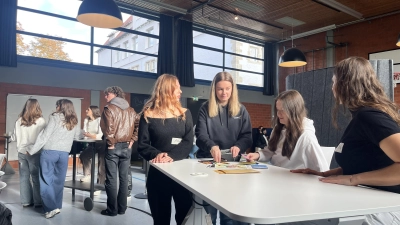 Bei Kennenlernspielen erfuhren die Studierenden mehr übereinander. (Foto: Irmeli Pohl)