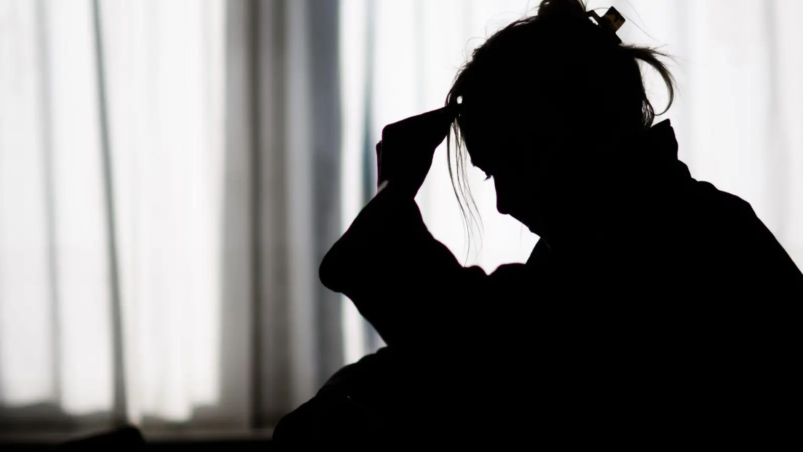 Werden Menschen mit psychischen Problemen diskriminiert, wenn sie in Bayern Beamte werden wollen? (Symbolbild) (Foto: Julian Stratenschulte/dpa)