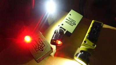 Freiwillige aus Deutschland haben Taschenlampen für ukrainische Einsatzkräfte entwickelt. (Foto: Friedemann Kohler/dpa)