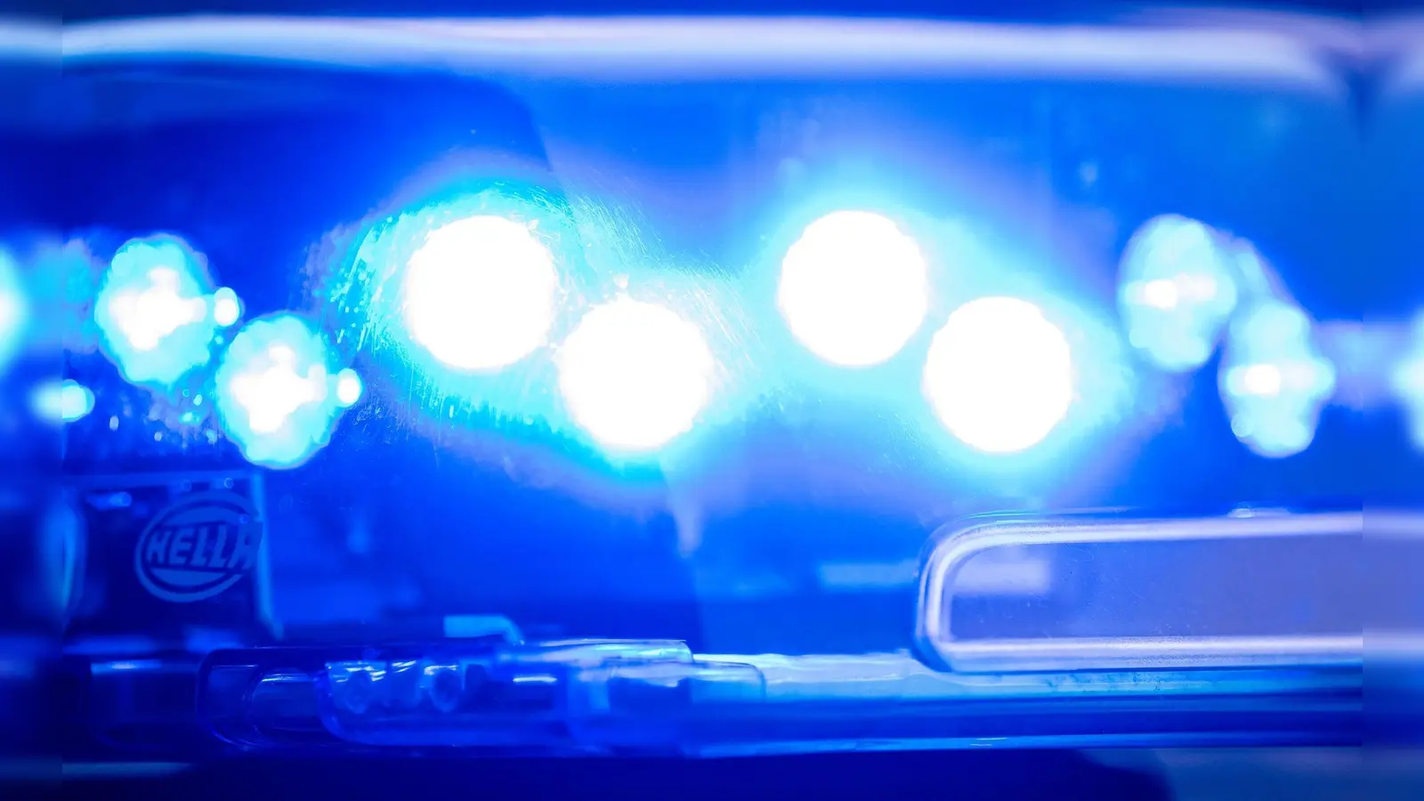 Eine vermisste 13-Jährige aus dem Landkreis Ansbach ist wieder aufgetaucht. (Symbolbild: Lino Mirgeler/dpa)