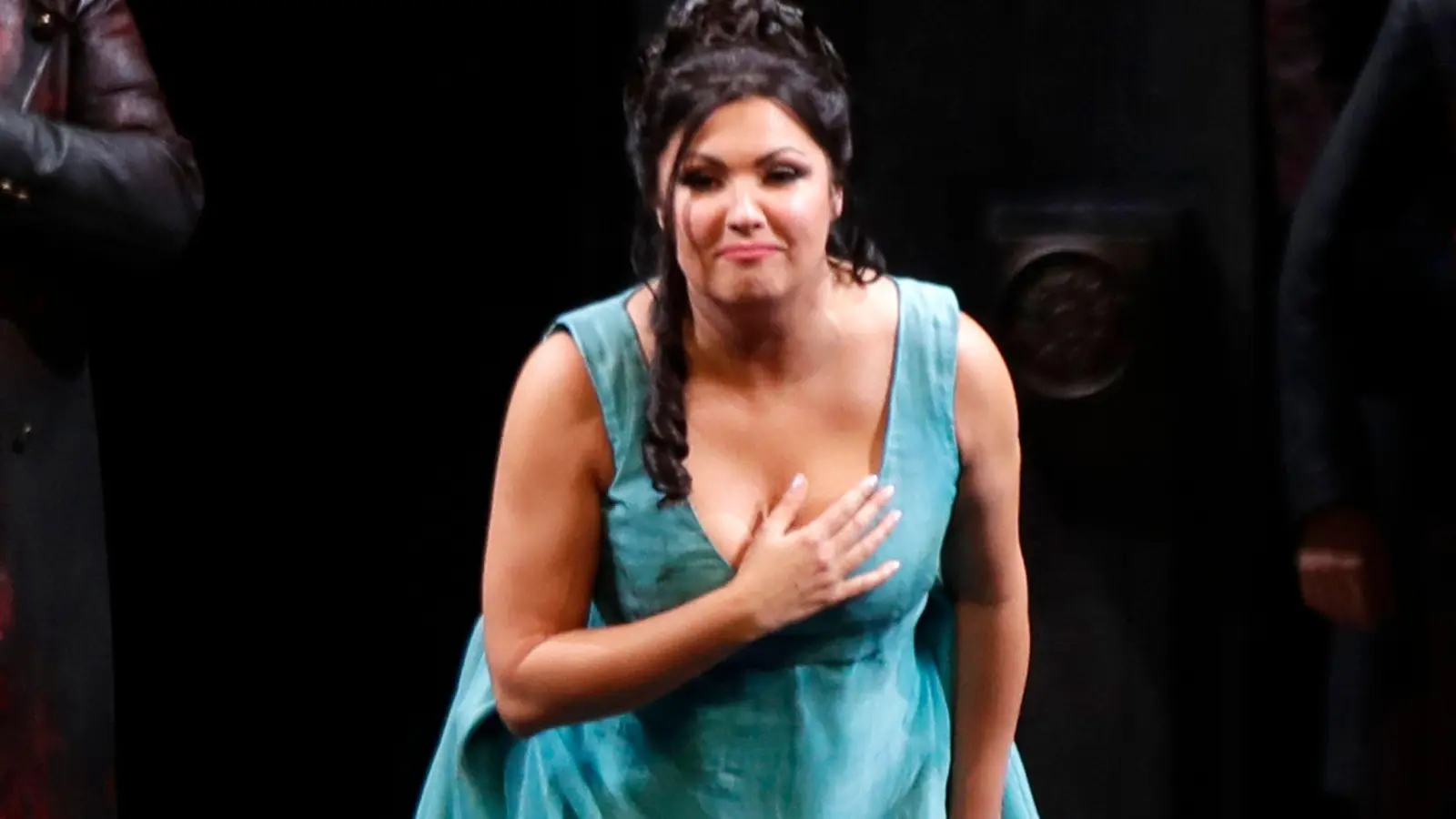 Steht wegen ihrer Haltung zum russischen Angriffskrieg in der Kritik: die russische Sopranistin Anna Netrebko. (Foto: Luca Bruno/AP)