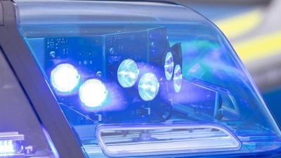 Die Polizei sucht nach Zeugen. (Symbolbild) (Foto: Daniel Karmann/dpa)