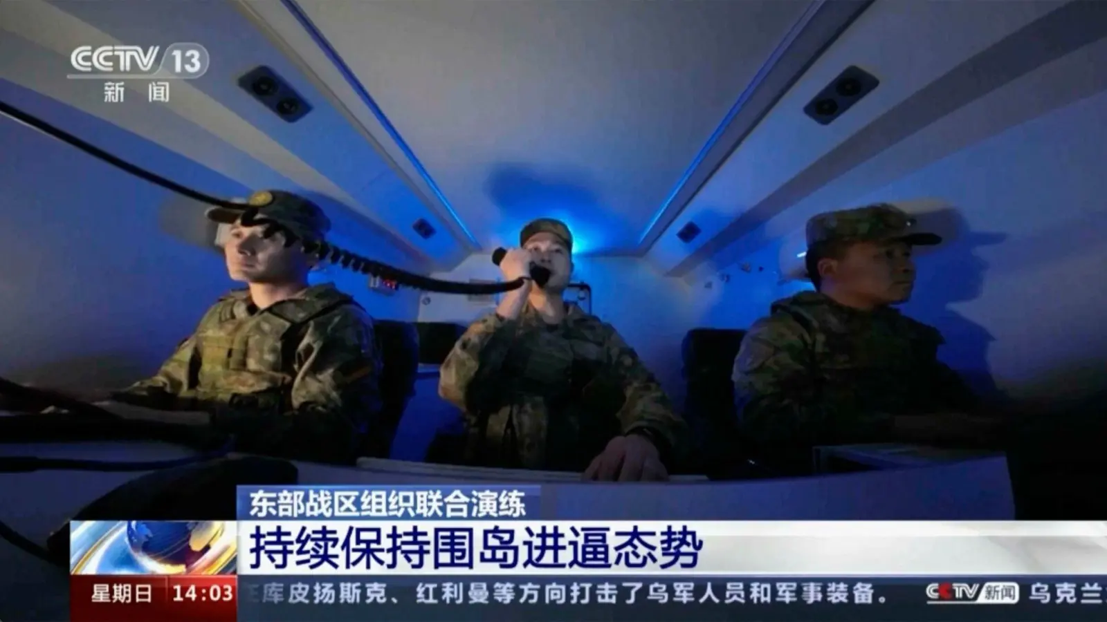 Chinesische Soldaten an Bord eines Marineschiffs während einer Militärübung in der Straße von Taiwan. (Foto: CCTV/AP/dpa)