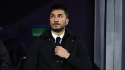 BVB-Trainer Nuri Sahin an der Seitenlinien beim Champions League Spiel in Bologna - nun hat Borussia Dortmund die Trennung von Trainer Sahin bestätigt . (Foto: Emanuele Pennacchio/SOPA Images via ZUMA Press Wire/dpa)