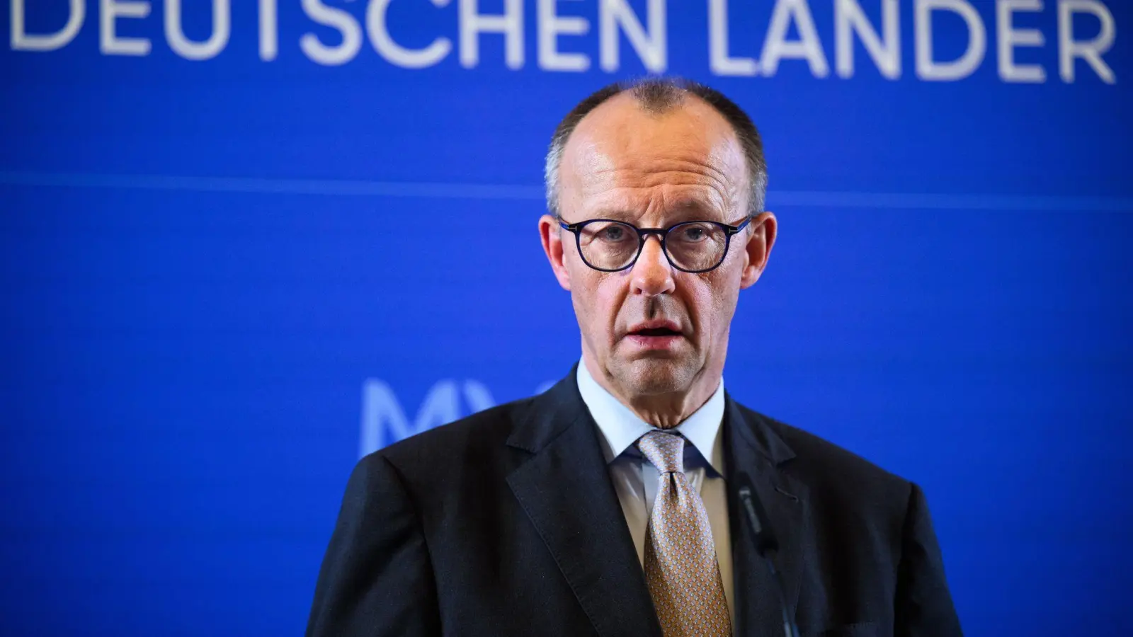 Sagen, was geht: Dafür hat Kanzler Merz Sympathien. (Foto: Bernd von Jutrczenka/dpa)