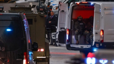  Maduro und seine Frau erschienen zu ihrer ersten Anhörung.  (Foto: Stefan Jeremiah/FR171756 AP/AP/dpa)