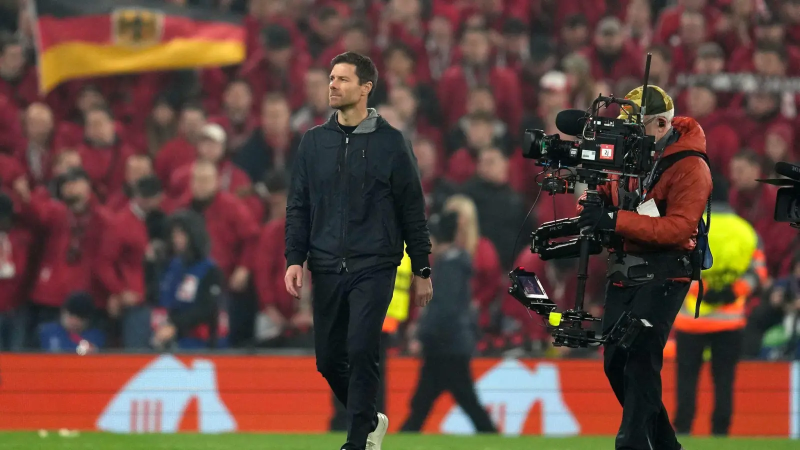 Xabi Alonso kennt die besondere Atmosphäre in Anfield bestens (Foto: Jon Super/AP/dpa)