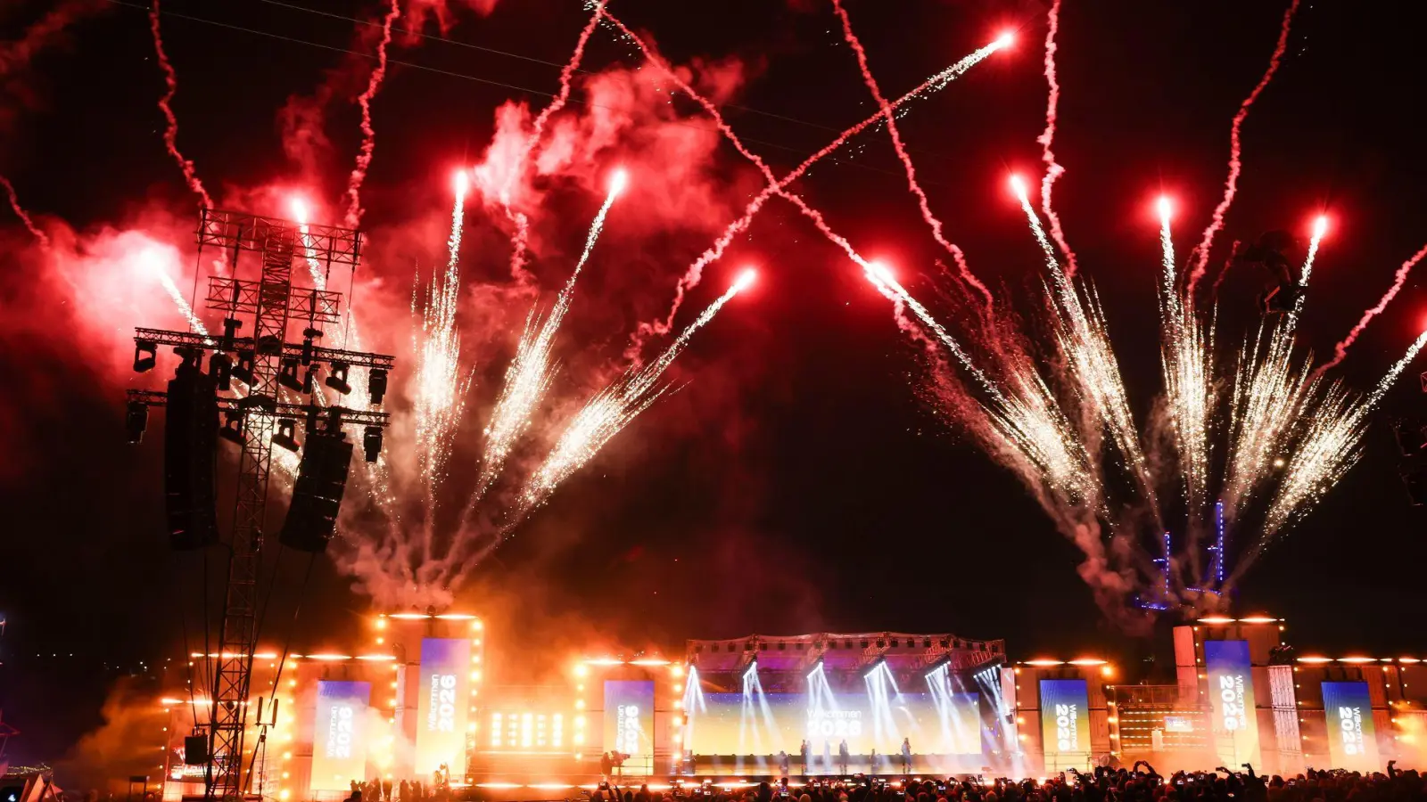 Das ZDF übertrug die Silvestershow diesmal aus Hamburg.  (Foto: Christian Charisius/dpa)
