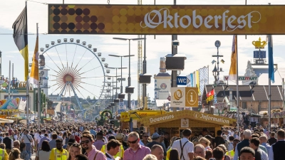 Die Sicherheitskontrollen auf dem diesjährigen Oktoberfest sollen intensiviert werden. (Archivbild) (Foto: Peter Kneffel/dpa)