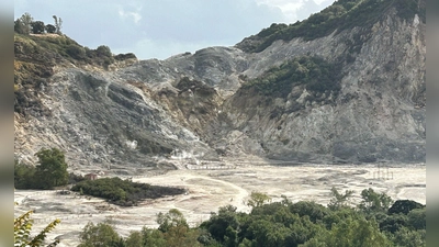 Das Vulkanfeld Solfatara in der Kleinstadt Pozzuoli im Westen der italienischen Millionenmetropole Neapel. Das Gebiet gehört zum Supervulkan der Phlegräischen Felder. (Foto: Christoph Sator/dpa/dpa-tmn)
