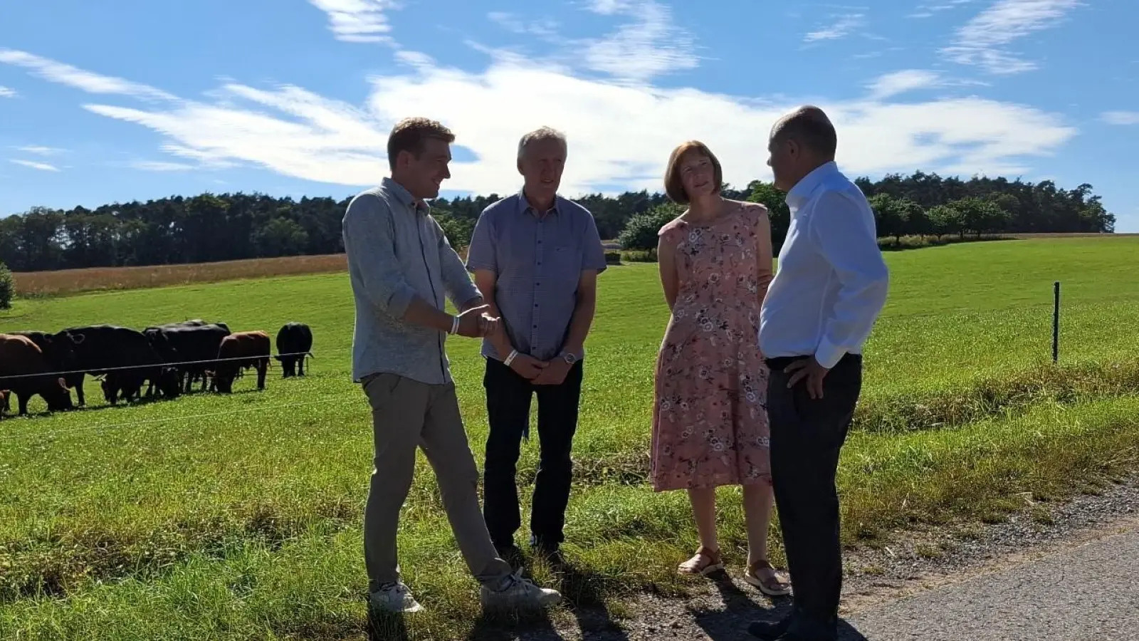 Thomas Fleischmann (links), seine Familie und Olaf Scholz (rechts). So idyllisch ging es beim Kanzler in der Zeit danach wohl nicht mehr häufig zu. (Archivbild: Johannes Zimmermann)