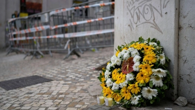 In Lissabon wird der Opfer des Unglücks gedacht.  (Foto: Armando Franca/AP/dpa)