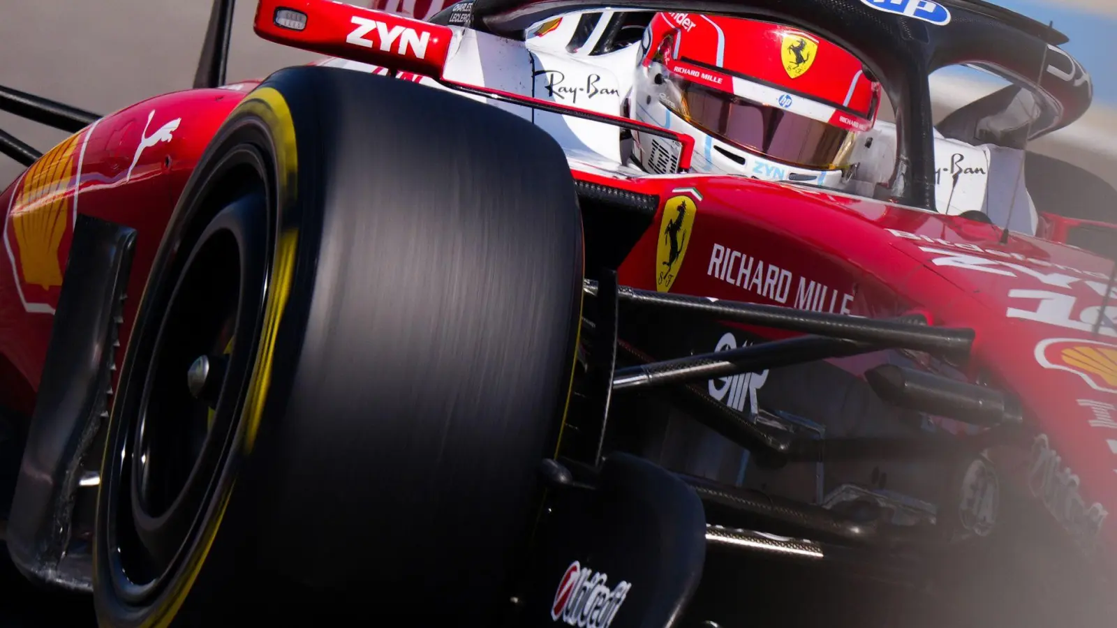 Charles Leclerc verabschiedet sich mit der deutlichen Tagesbestzeit von den Testfahrten.   (Foto: Bradley Collyer/PA Wire/dpa)