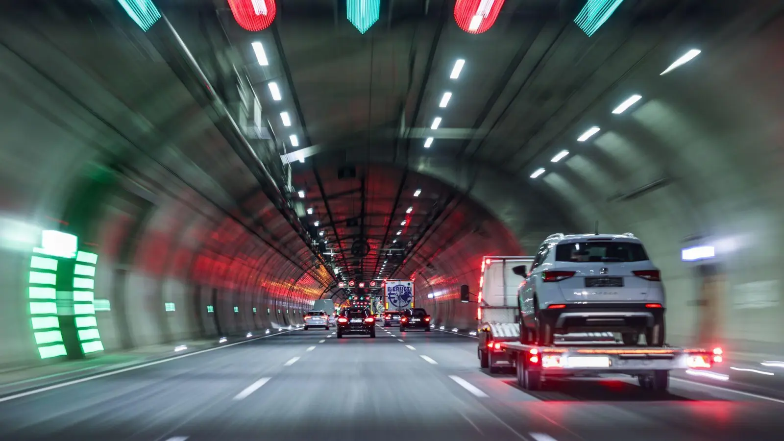 Bei Stau, Panne oder Brand in einem Tunnel ist besonnenes Verhalten besonders wichtig. (Foto: Jan Woitas/dpa/dpa-tmn)