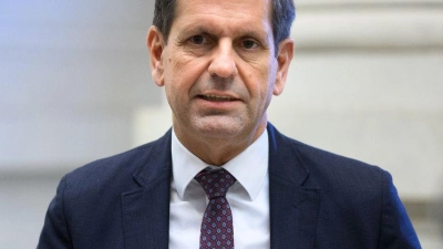 Ministerpräsident Olaf Lies (SPD) sorgt sich um die Autobranche im VW-Land Niedersachsen. (Archivbild) (Foto: Bernd von Jutrczenka/dpa)