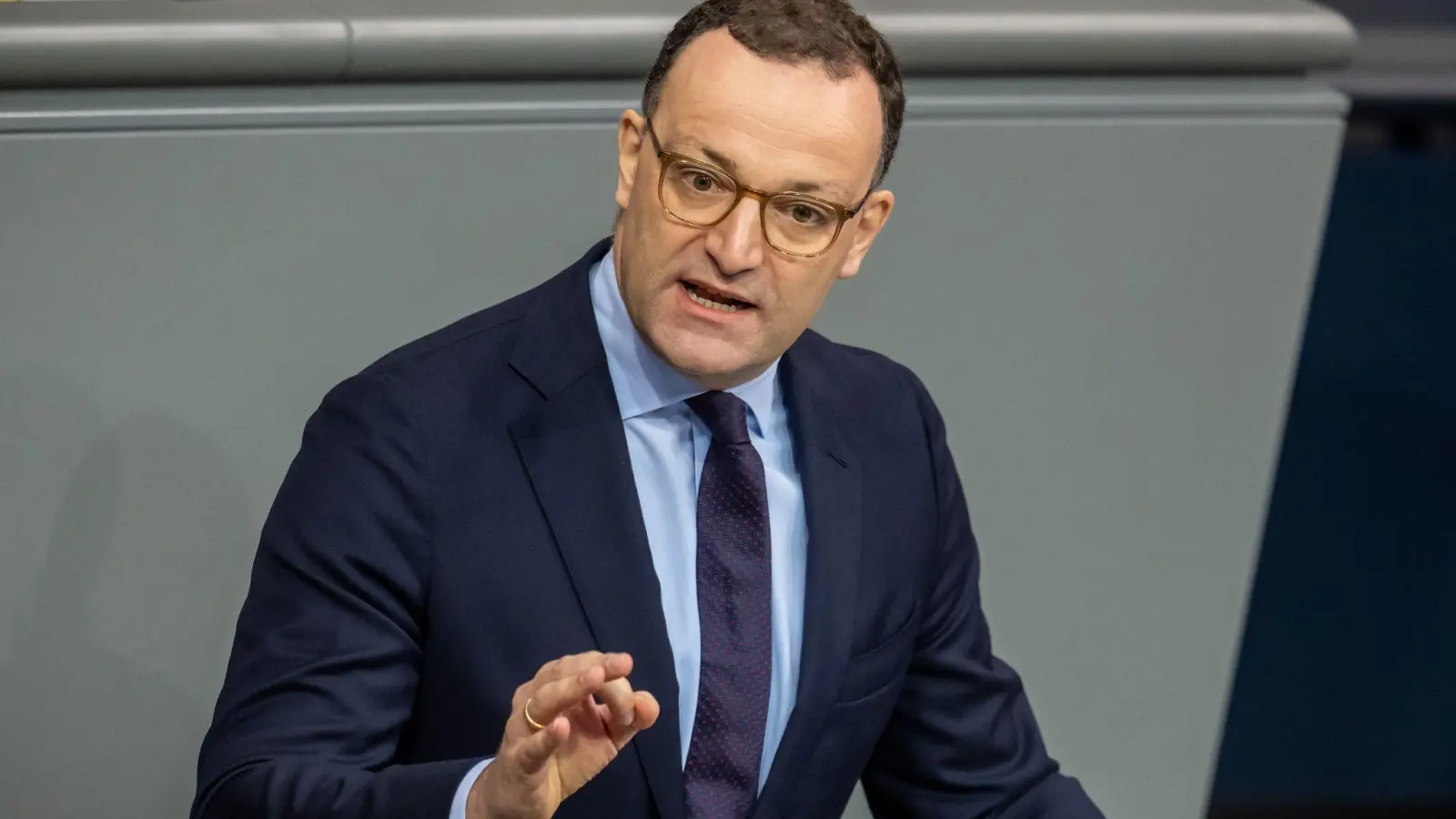 Spahn erinnert die SPD an „brutale“ Umfragewerte (Foto: Michael Kappeler/dpa)