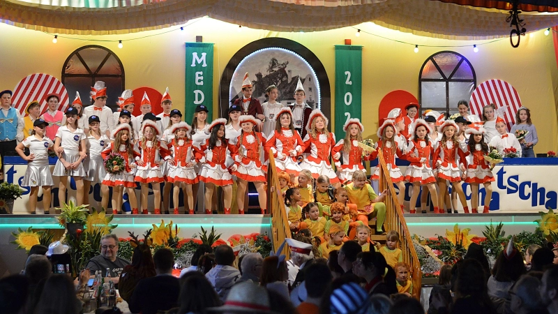 Gut gefüllt war die TSV-Turnhalle, als der Medine-Nachwuchs für gute Stimmung sorgte.  (Foto: Daniel Ganzer)