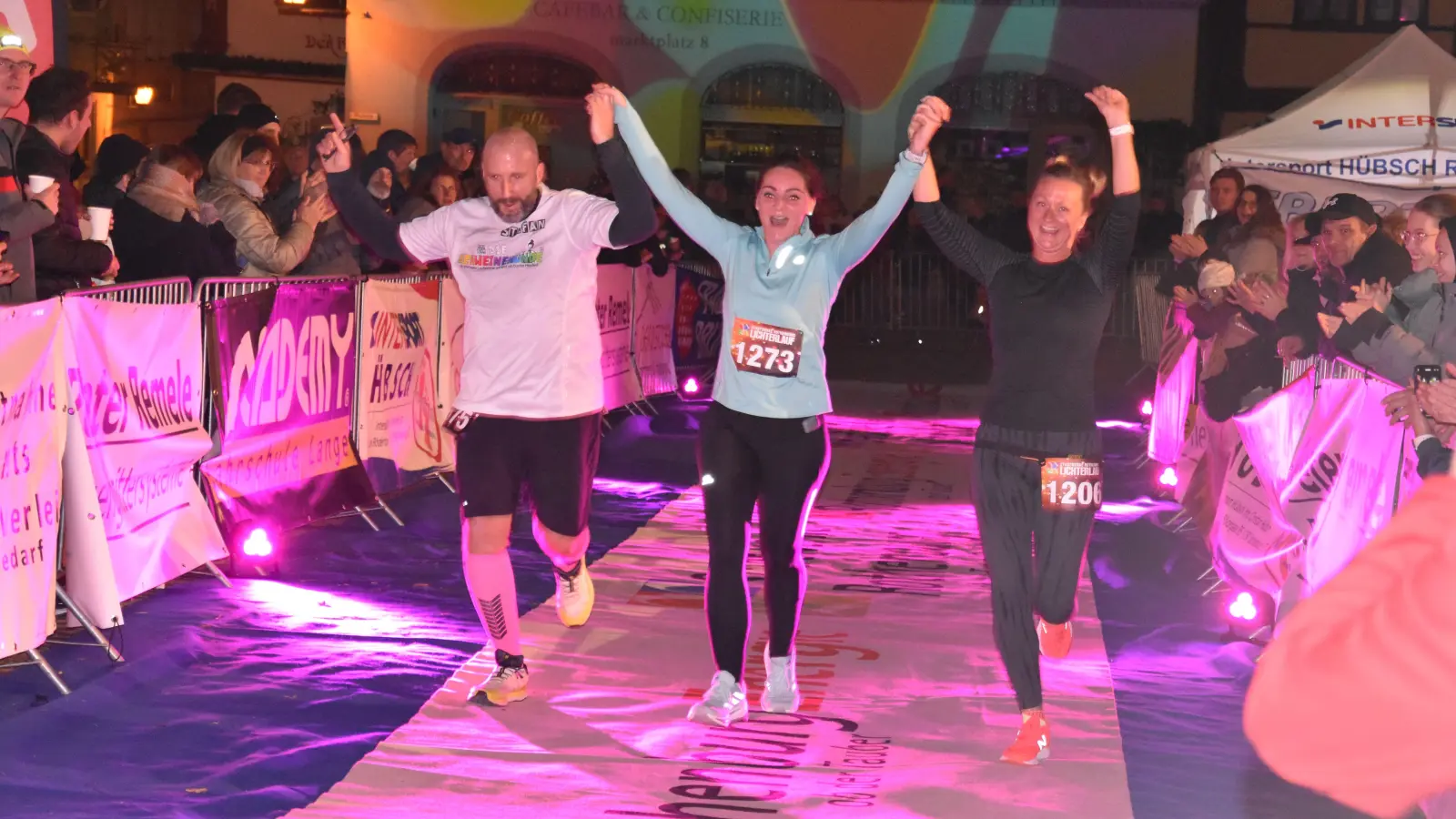 Begeisterte Stimmung beim Rothenburger Lichterlauf. (Foto: Jörg Behrendt)